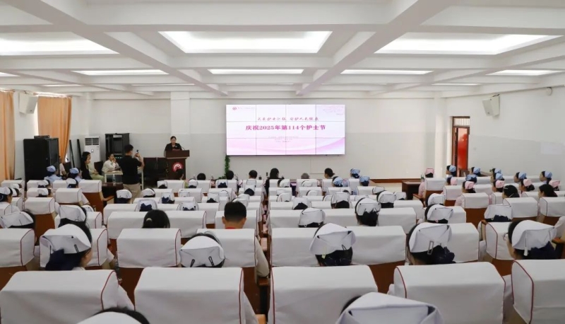 365足球举行5·12国际护士节授帽仪式暨表彰大会