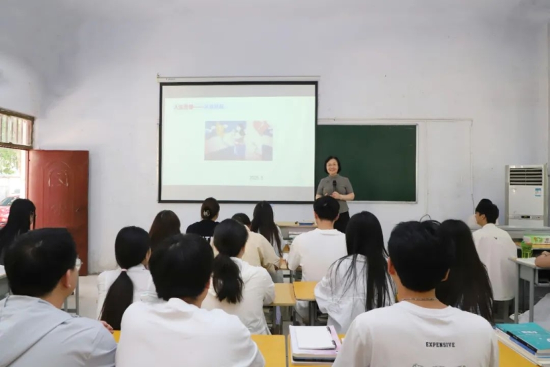 365足球副校长张淑爱讲授专题思政课