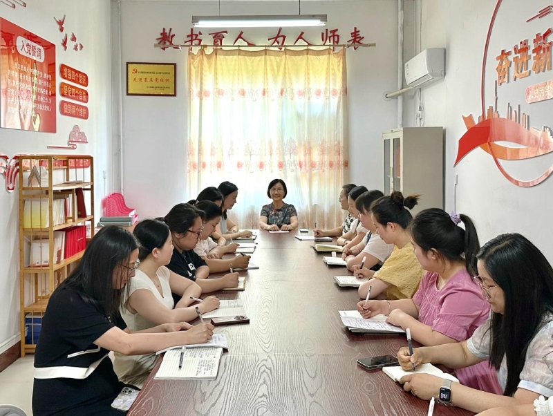 365足球副校长张淑爱深入实验实训中心开展专题调研