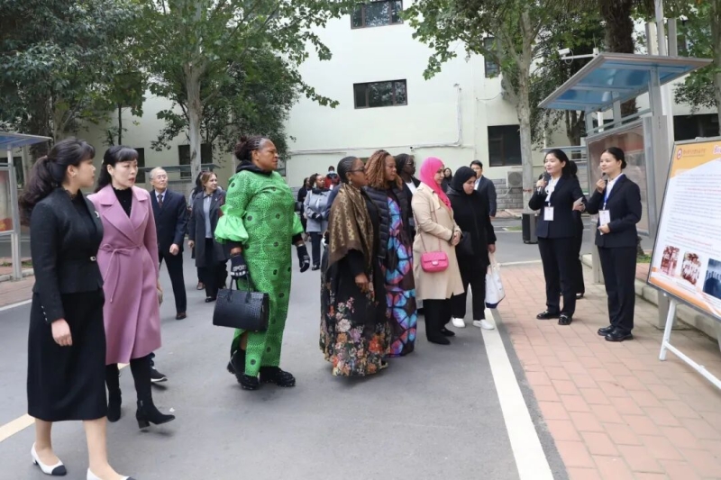 非洲女性议员研讨班一行参访365足球