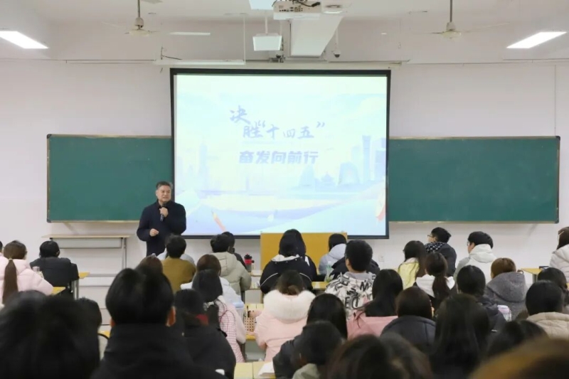 365足球党委书记张运克教授讲授专题思政课