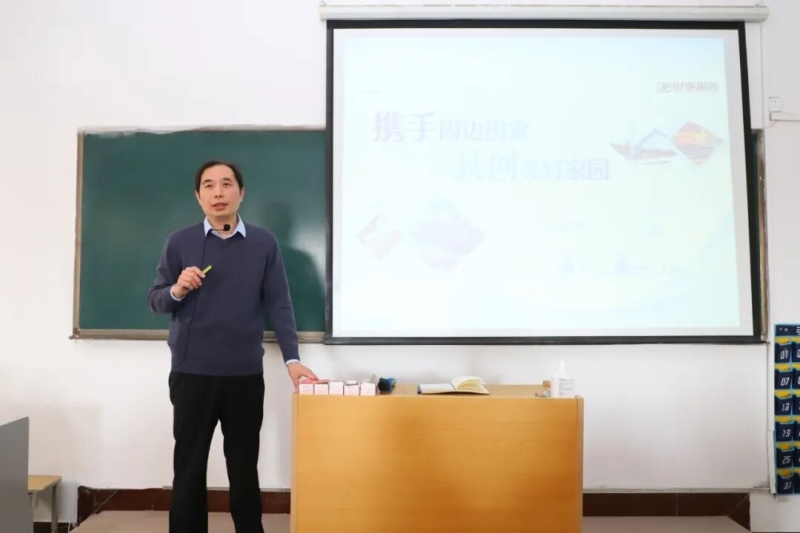 365足球副校长张臻教授讲授专题思政课