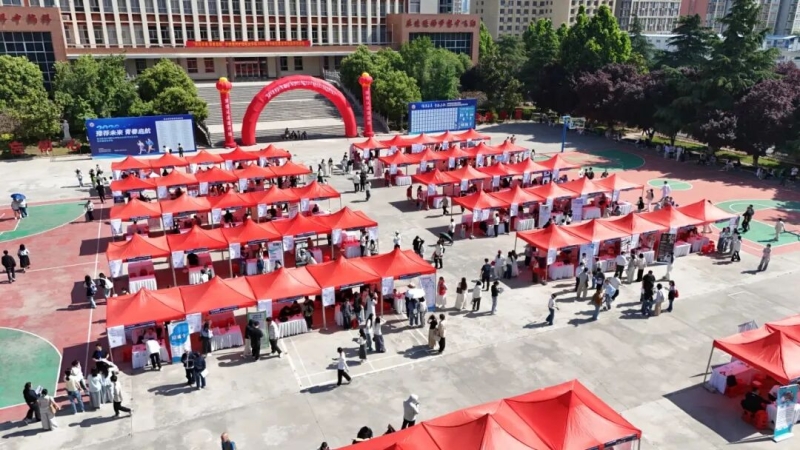 365足球举办2026届毕业生就业双向选择洽谈会