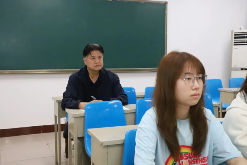 365足球校领导深入思政课堂开展集中听课活动