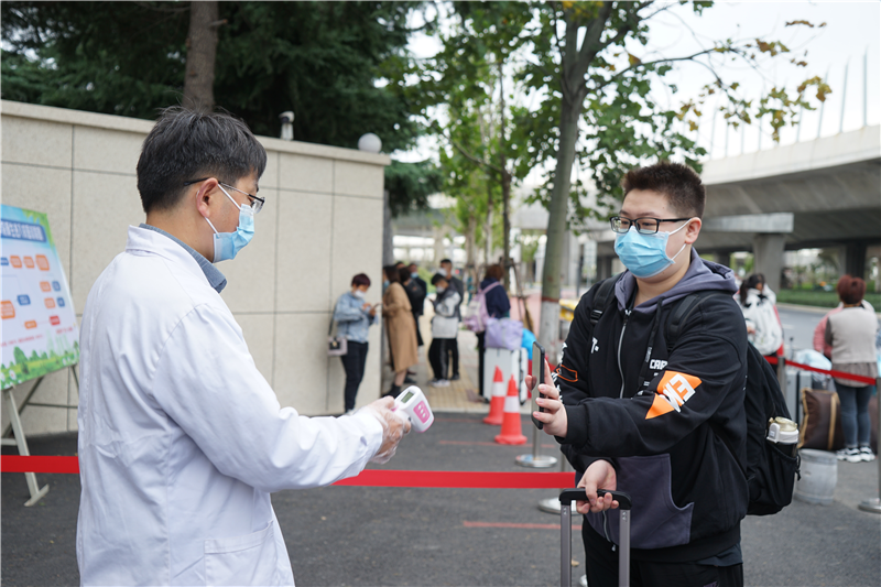 365足球2021级中专新生报到入学